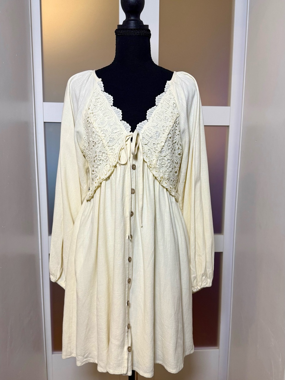 Boho Lace Long Sleeve Listicle Cream Dress, Linen Blend, size Small.